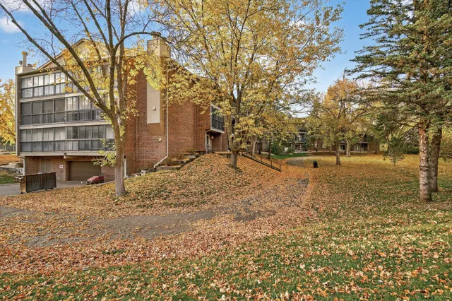 $139,900 | 3850 Plymouth Boulevard, Unit 117, Plymouth, MN 55446