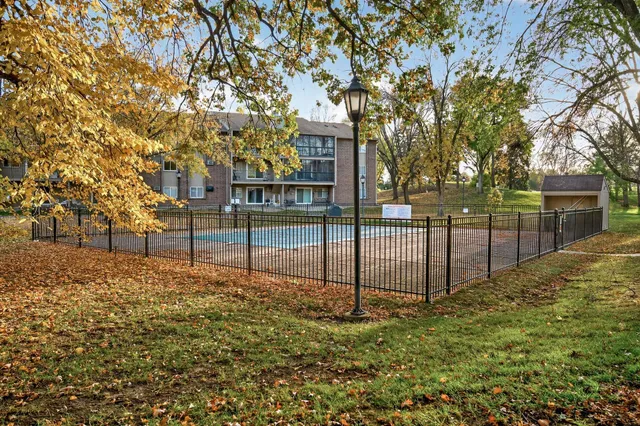 $139,900 | 3850 Plymouth Boulevard, Unit 117, Plymouth, MN 55446