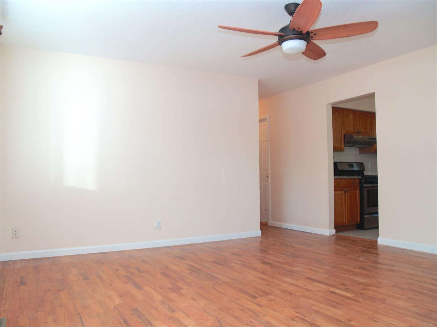 2339 Pontiac Trail Ann Arbor, MI 48105 - Photo 5 of 22 Entry level living space.