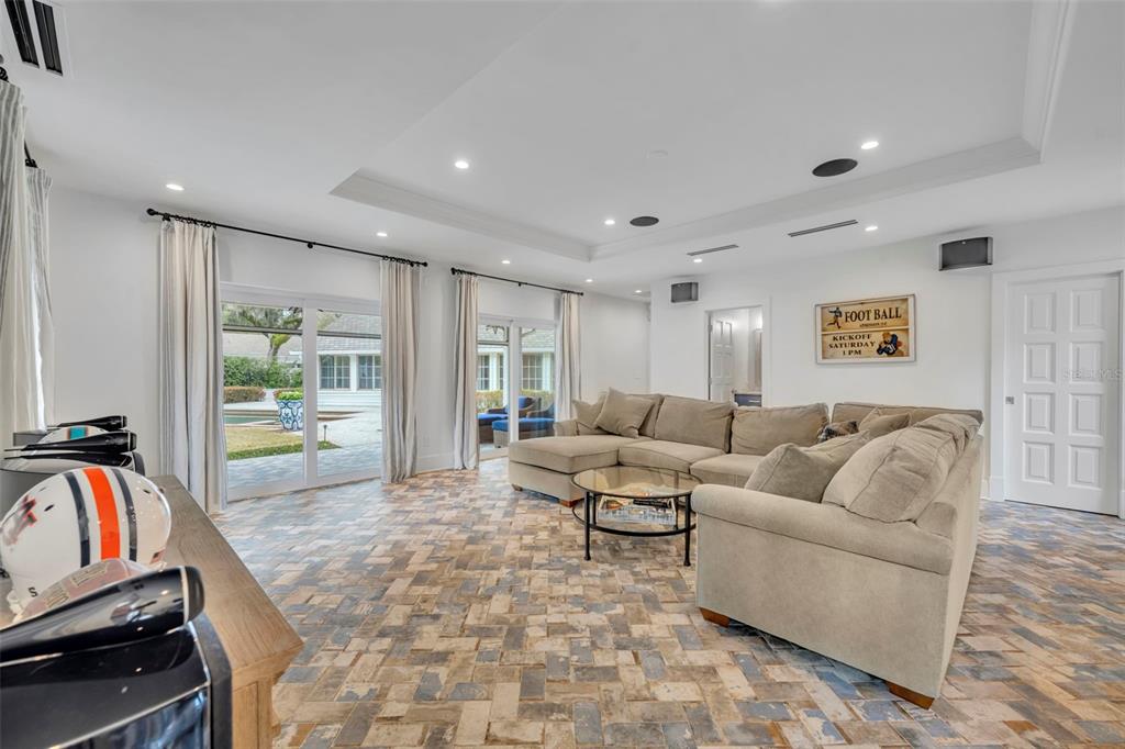 700 Pinetree Road Winter Park, FL 32789 - Photo 45 of 58 a living room with furniture and a table