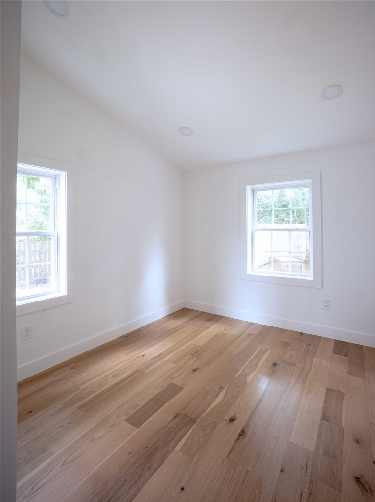 57 Callender Avenue Newport, RI 02840 - Photo 9 of 35