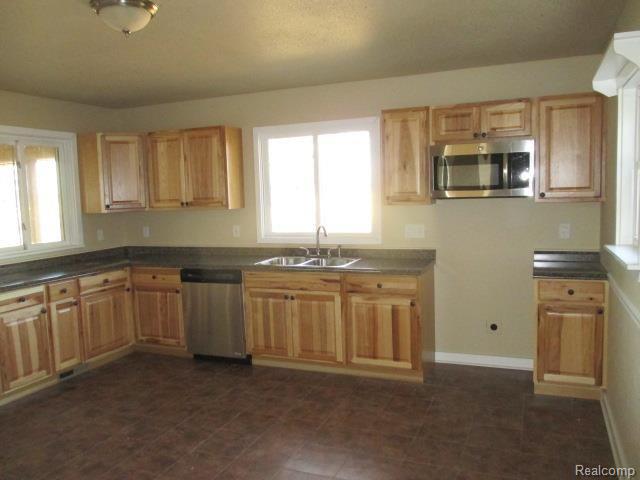 4692 East North County Line Road St. Louis, MI 48880 - Photo 3 of 25 Kitchen.jpg