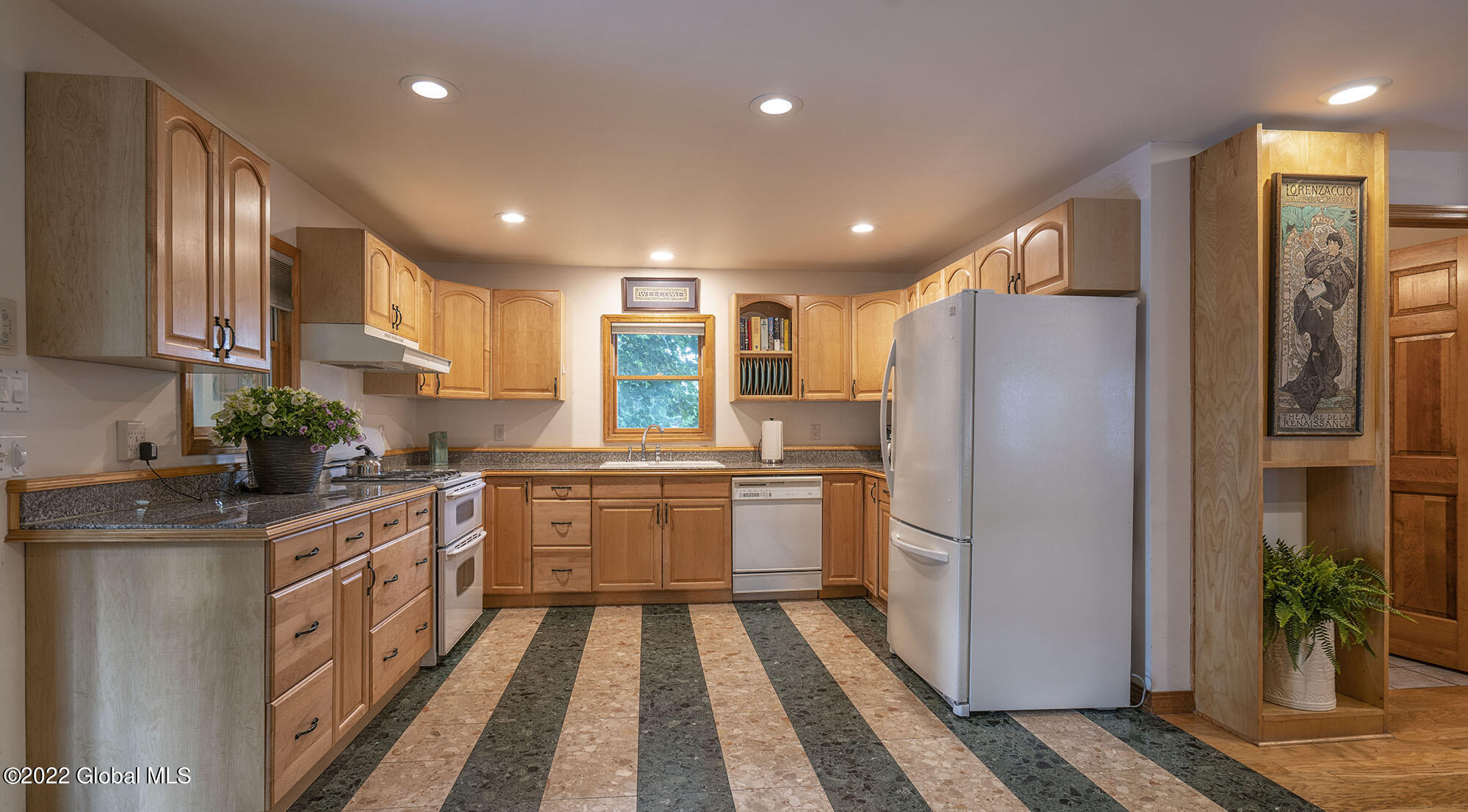 41 Horicon Avenue, Unit R Glens Falls, NY 12801 - Photo 4 of 21 DSC04859 (edited) copy_sm