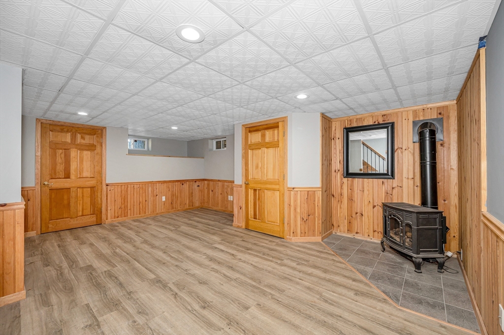 17 Autumn Street Windham, NH 03087 - Photo 36 of 42 a view of an empty room with a window