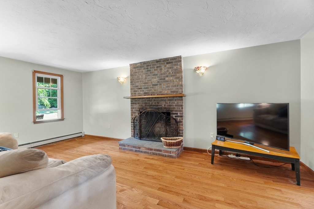 3 Pudding Street Uxbridge, MA 01569 - Photo 15 of 42