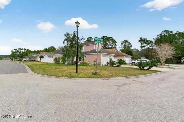 a view of an house with backyard and garden