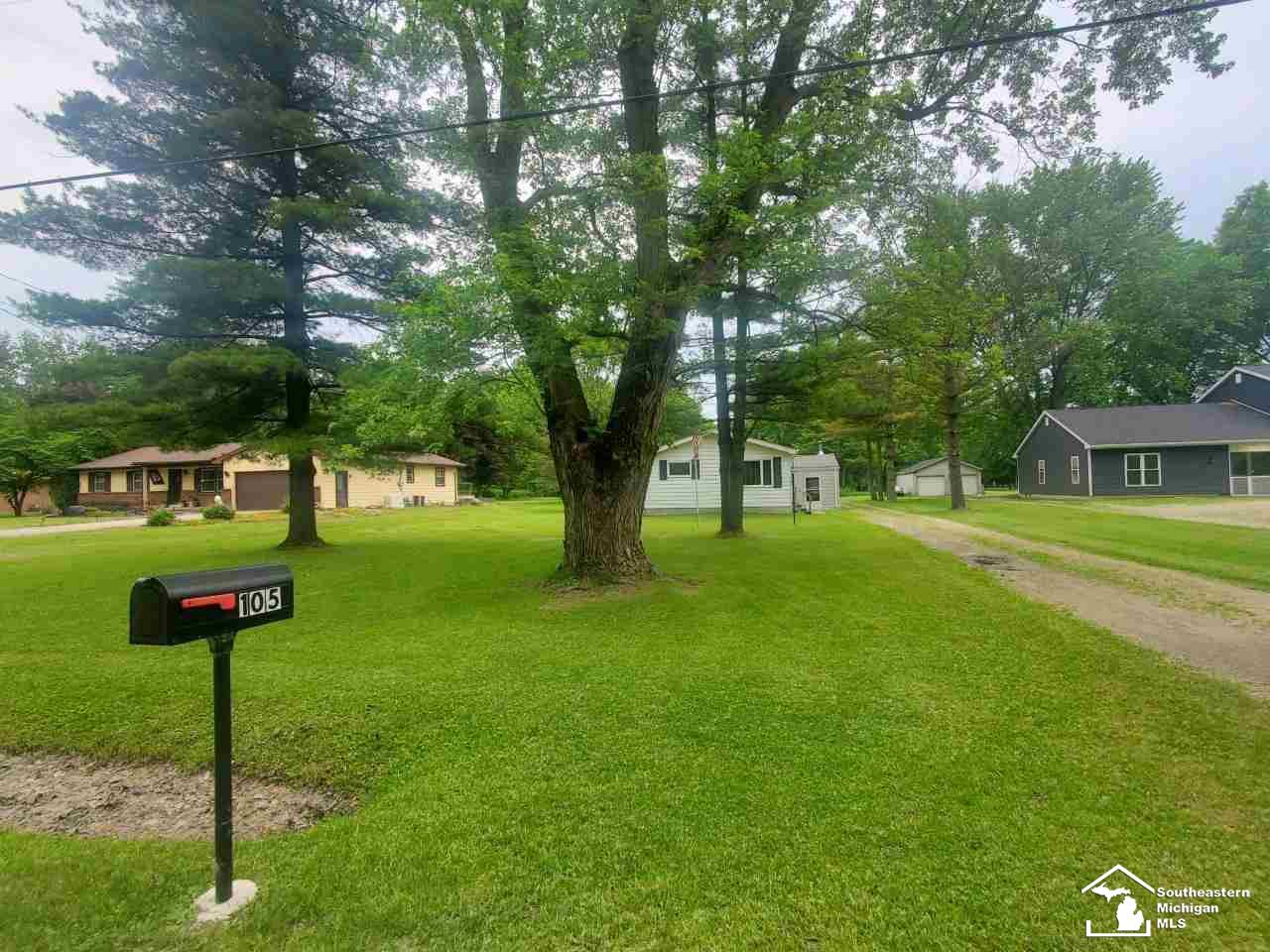 105 West Vienna Road Temperance, MI 48182 - Photo 1 of 18