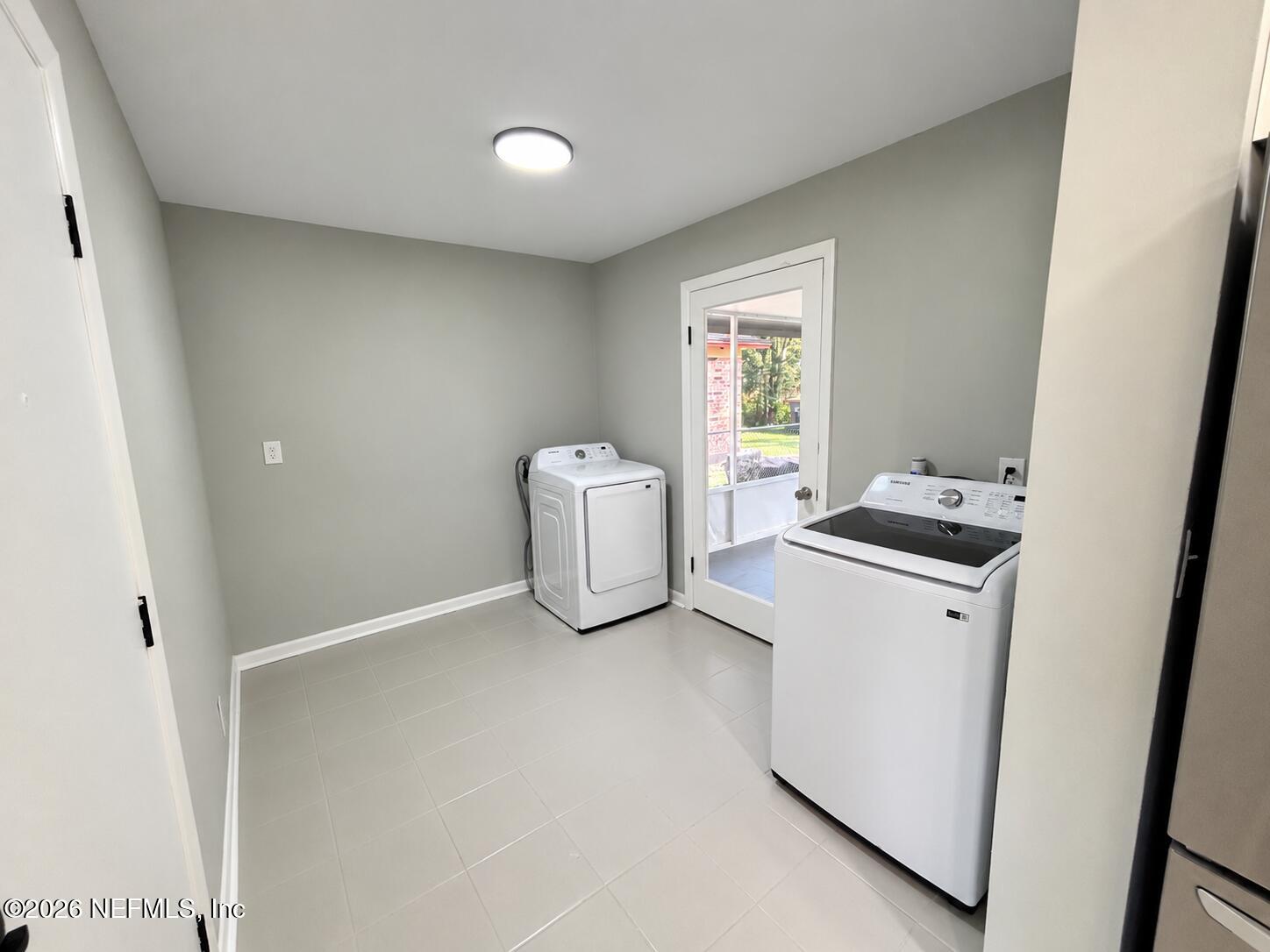 4942 Spring Glen Road Jacksonville, FL 32207 - Photo 18 of 23 Laundry