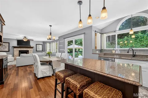 $450,000 | 1211 Lake Canyon View, Fenton, MO 63026