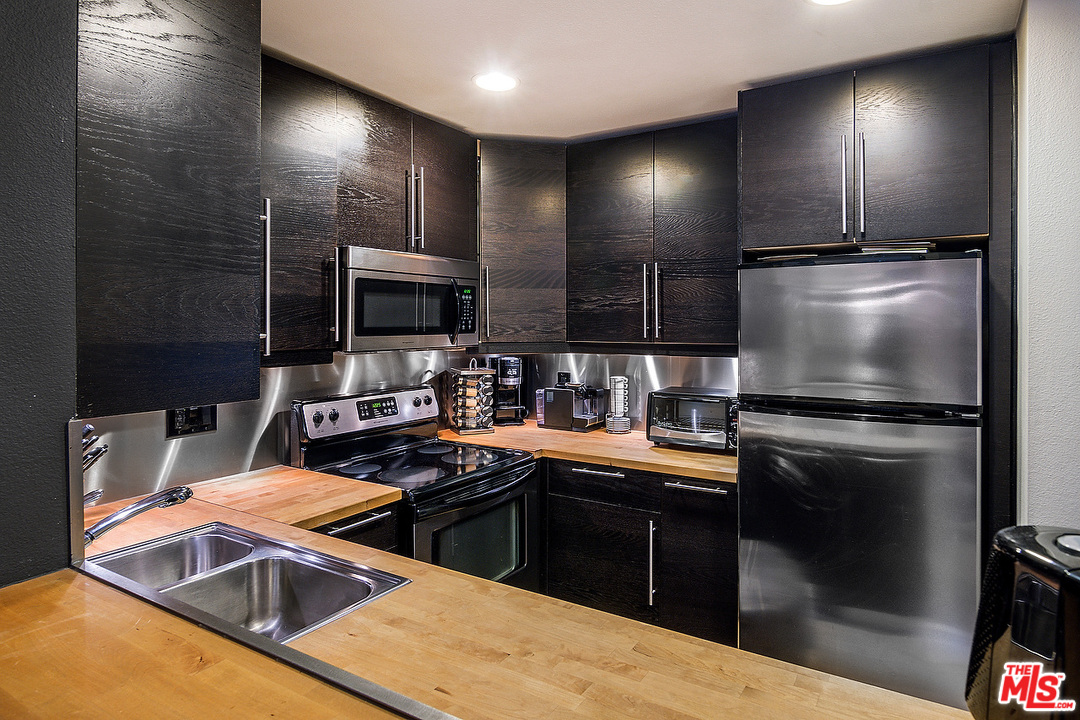 960 North San Vicente Boulevard, Unit 3 West Hollywood, CA 90069 - Photo 13 of 28