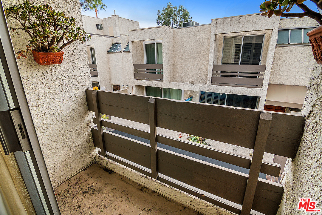 960 North San Vicente Boulevard, Unit 3 West Hollywood, CA 90069 - Photo 20 of 28