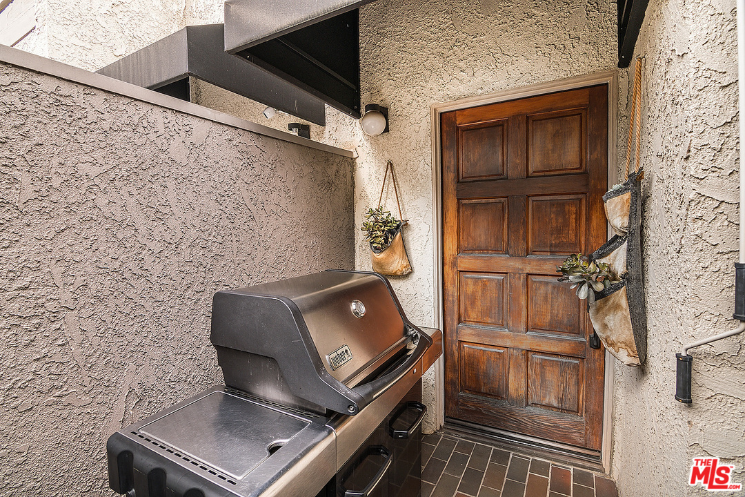 960 North San Vicente Boulevard, Unit 3 West Hollywood, CA 90069 - Photo 4 of 28