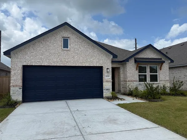 $329,900 | 8319 Amber Summit, Angleton, TX 77515