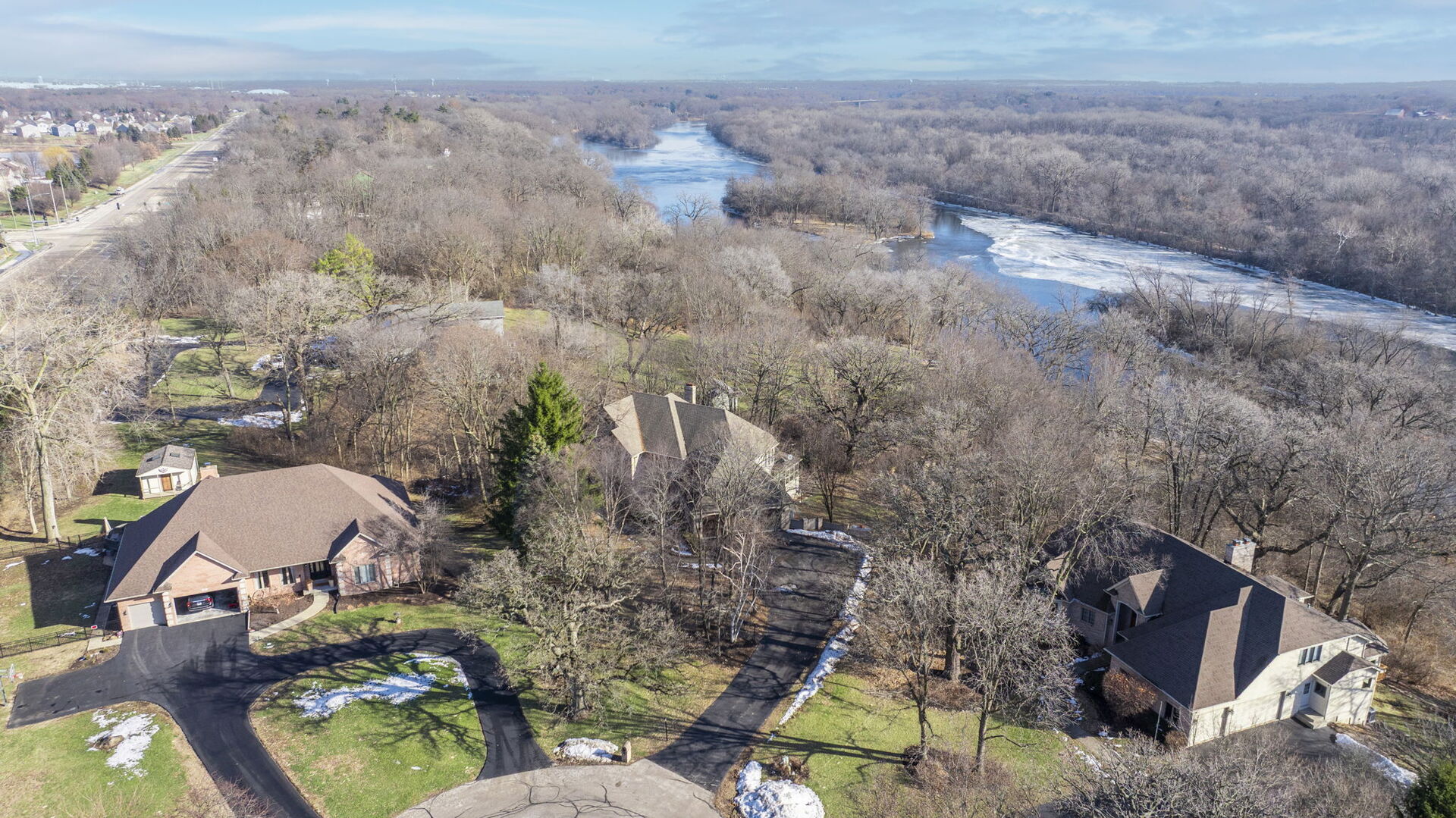 21 Canyon Court Oswego, IL 60543 - Photo 7 of 40 a backyard of a house with table and chairs