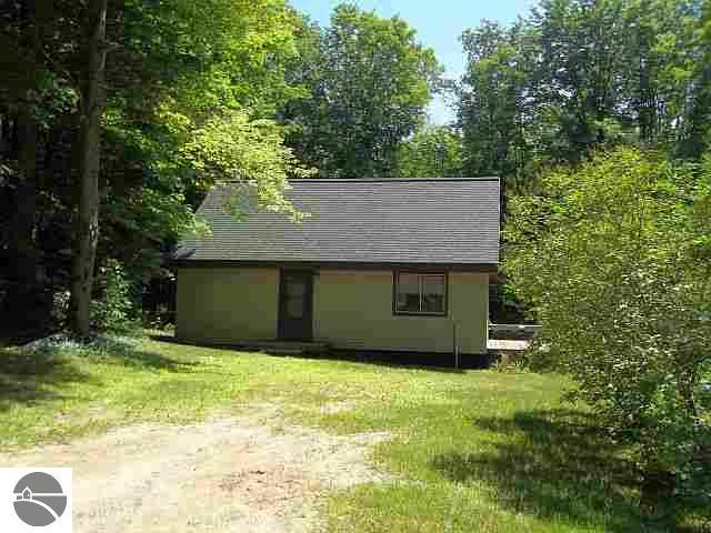 719 West 18 1/2 Road Mesick, MI 49668 - Photo 17 of 19 1733066-16.JPG
