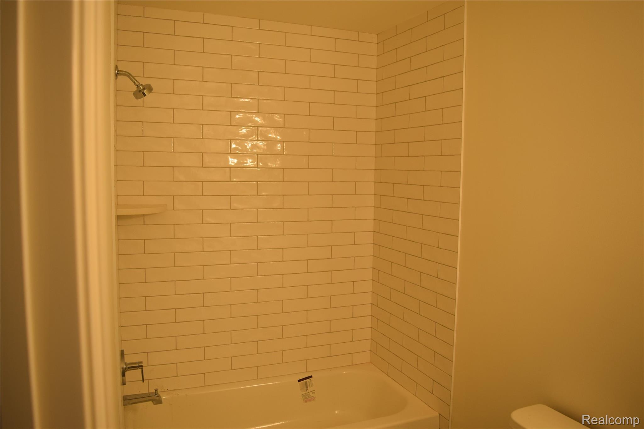 3093 Raffler Drive Rochester, MI 48307 - Photo 31 of 34 Full bath featuring bathtub / shower combination