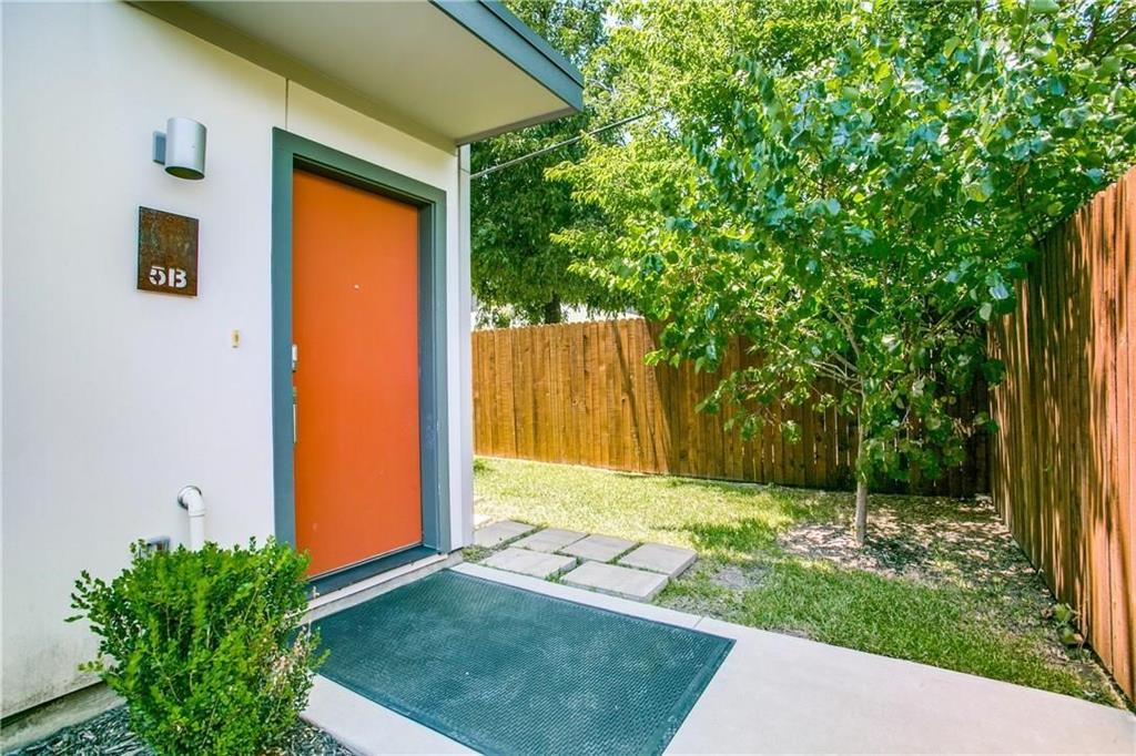 4211 Delano Place, Unit 5B Dallas, TX 75204 - Photo 2 of 2 a view of outdoor space and yard