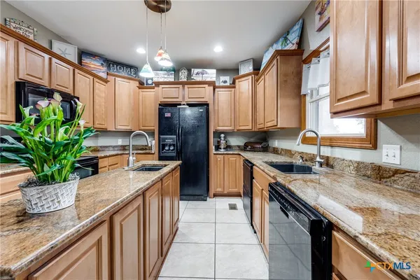 $1,400,000 | 1657 County Road 434, Stockdale, TX 78160