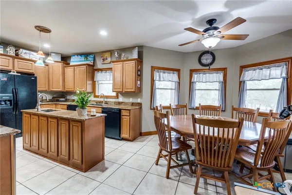 $1,400,000 | 1657 County Road 434, Stockdale, TX 78160