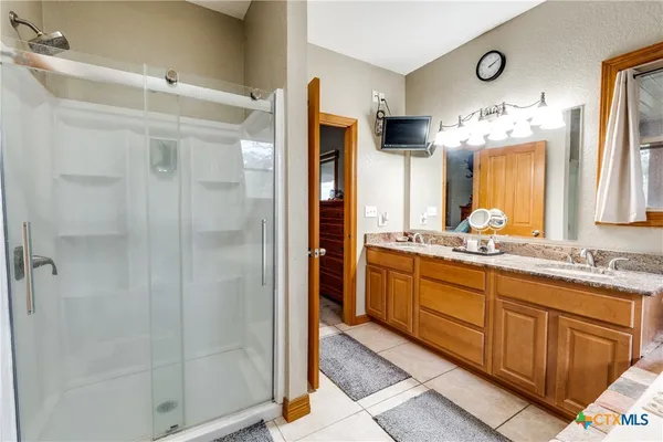 $1,400,000 | 1657 County Road 434, Stockdale, TX 78160