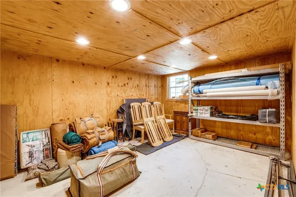 $1,400,000 | 1657 County Road 434, Stockdale, TX 78160