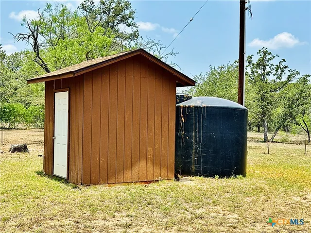 $1,400,000 | 1657 County Road 434, Stockdale, TX 78160