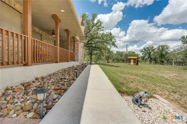 $1,400,000 | 1657 County Road 434, Stockdale, TX 78160