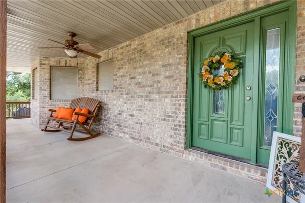 $1,400,000 | 1657 County Road 434, Stockdale, TX 78160