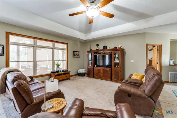 $1,400,000 | 1657 County Road 434, Stockdale, TX 78160