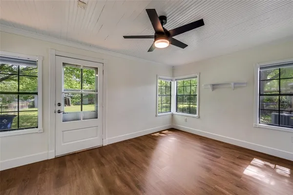 $289,000 | 544 Northwest King Street, Burleson, TX 76028