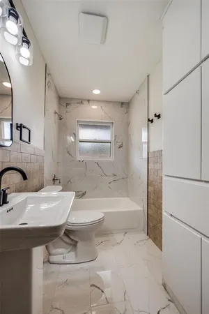 $289,000 | 544 Northwest King Street, Burleson, TX 76028