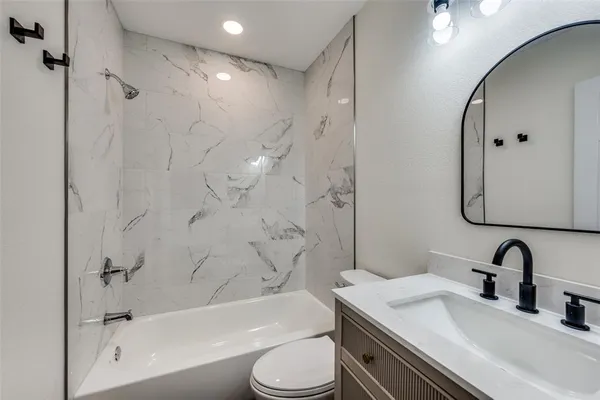 $289,000 | 544 Northwest King Street, Burleson, TX 76028