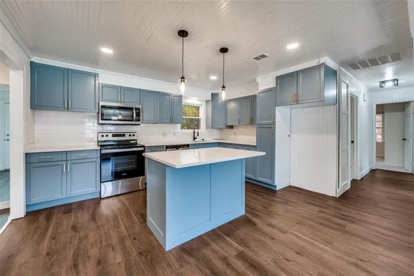 $289,000 | 544 Northwest King Street, Burleson, TX 76028