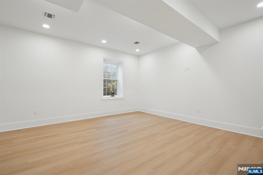 7 Franklin Avenue Livingston, NJ 07039 - Photo 33 of 45