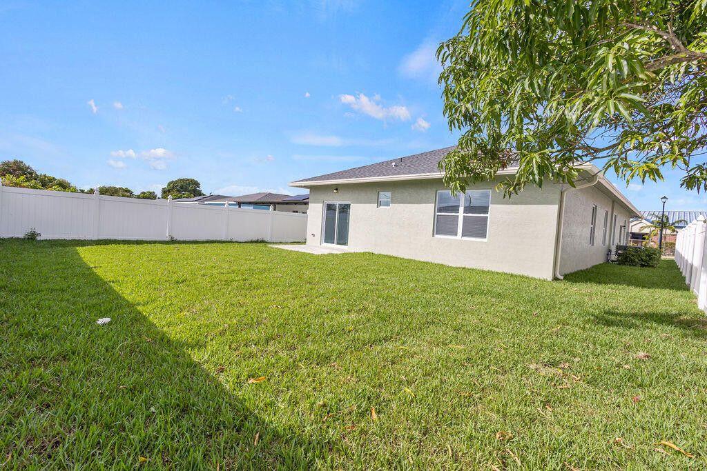 1449 West 32nd Street Riviera Beach, FL 33404 - Photo 20 of 21 3kl large bck yard