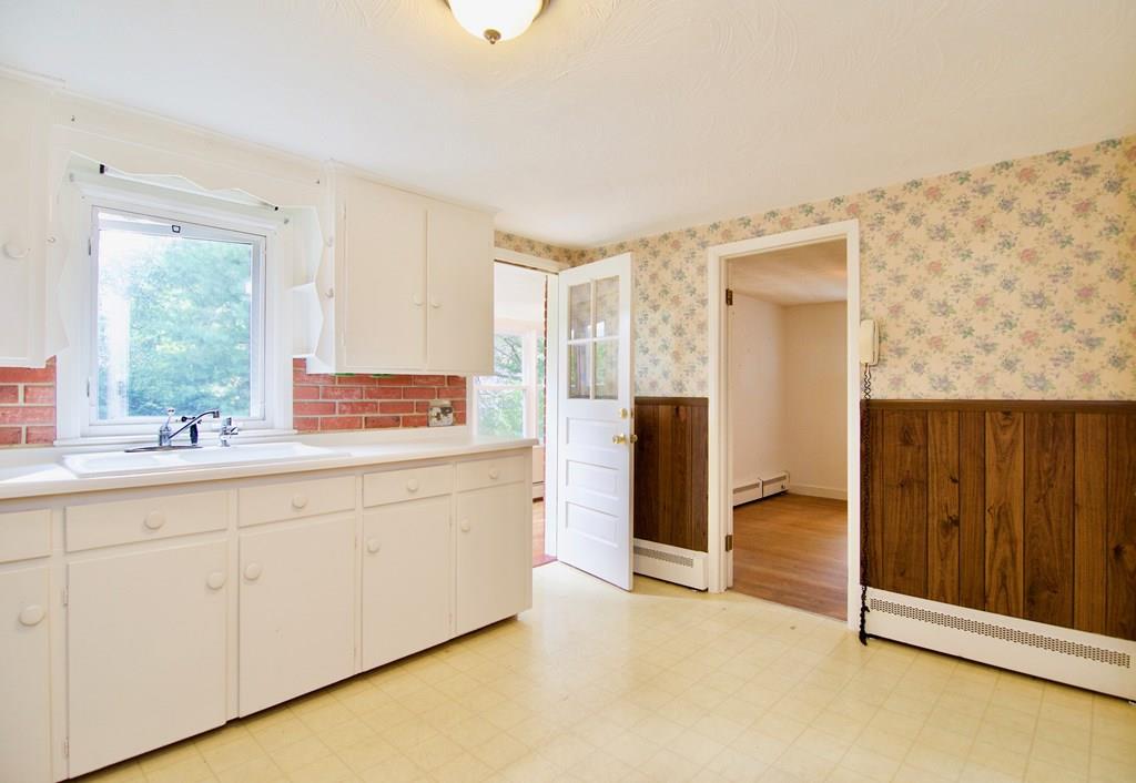 75 Macomber Avenue Springfield, MA 01119 - Photo 14 of 27