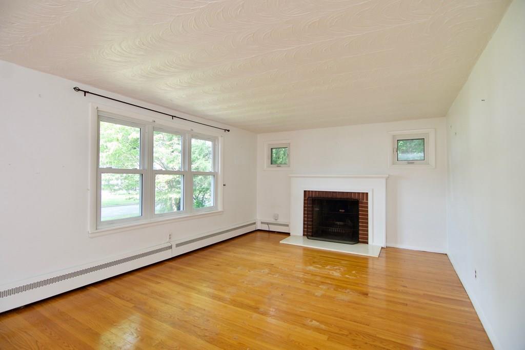 75 Macomber Avenue Springfield, MA 01119 - Photo 7 of 27