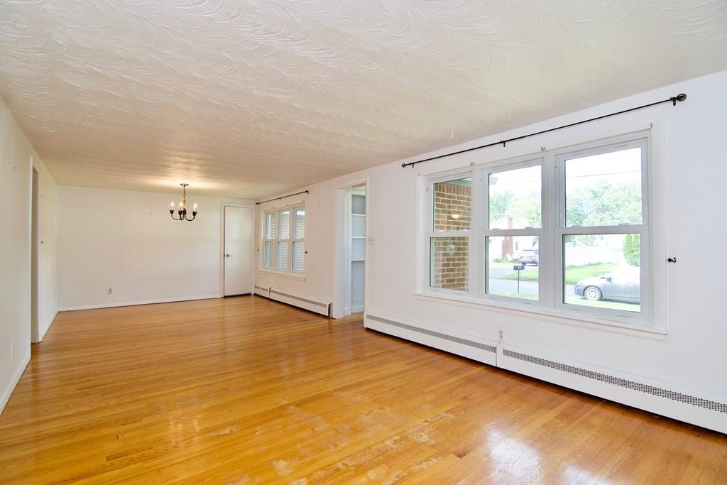 75 Macomber Avenue Springfield, MA 01119 - Photo 8 of 27