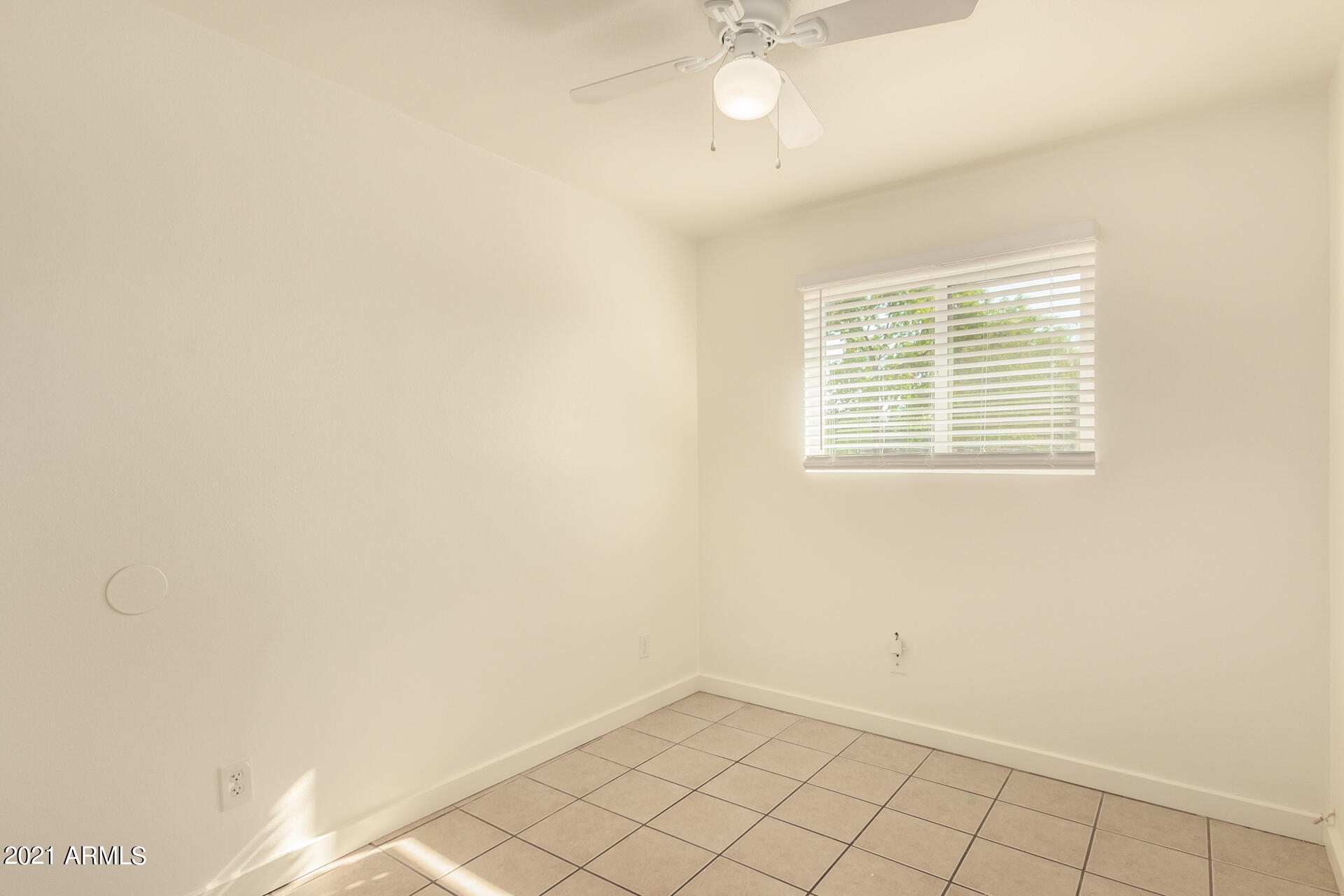 803 West Elna Rae Street Tempe, AZ 85281 - Photo 21 of 28 an empty room with a window