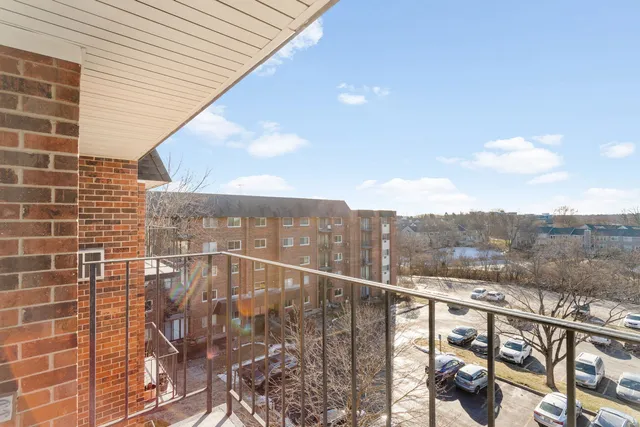 $135,000 | 4711 St Joseph Creek Drive, Unit 5H, Lisle, IL 60532