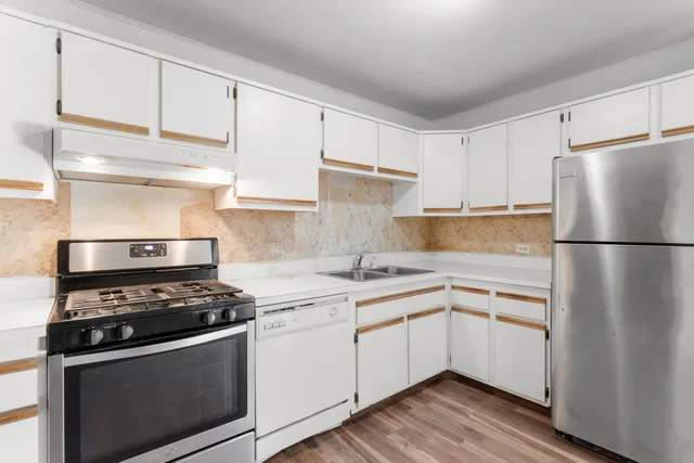 $135,000 | 4711 St Joseph Creek Drive, Unit 5H, Lisle, IL 60532