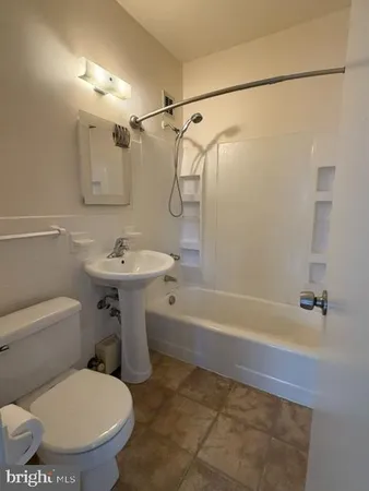 $2,000 | 1121 Arlington Boulevard, Unit 120, Arlington, VA 22209