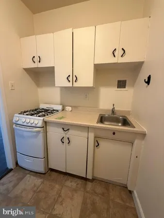 $2,000 | 1121 Arlington Boulevard, Unit 120, Arlington, VA 22209