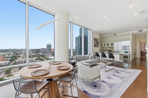 $989,000 | 2727 Kirby Drive, Unit 16C, Houston, TX 77098