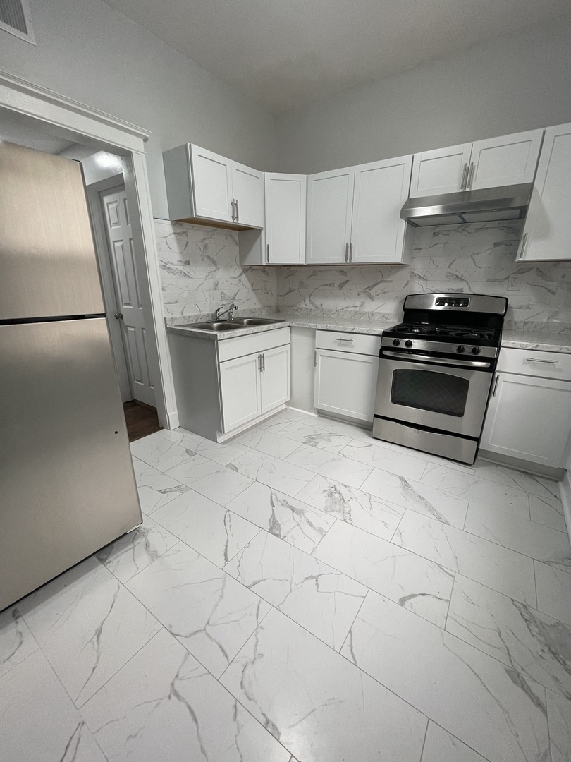 916 West 68th Street, Unit 2W Chicago, IL 60621 - Photo 8 of 8