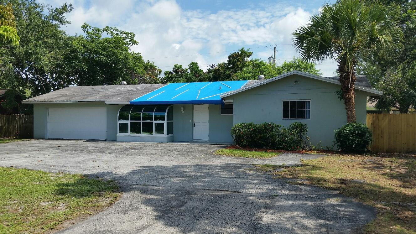 17 West Riverside Drive Jupiter, FL 33469 - Photo 1 of 24 Front Exterior