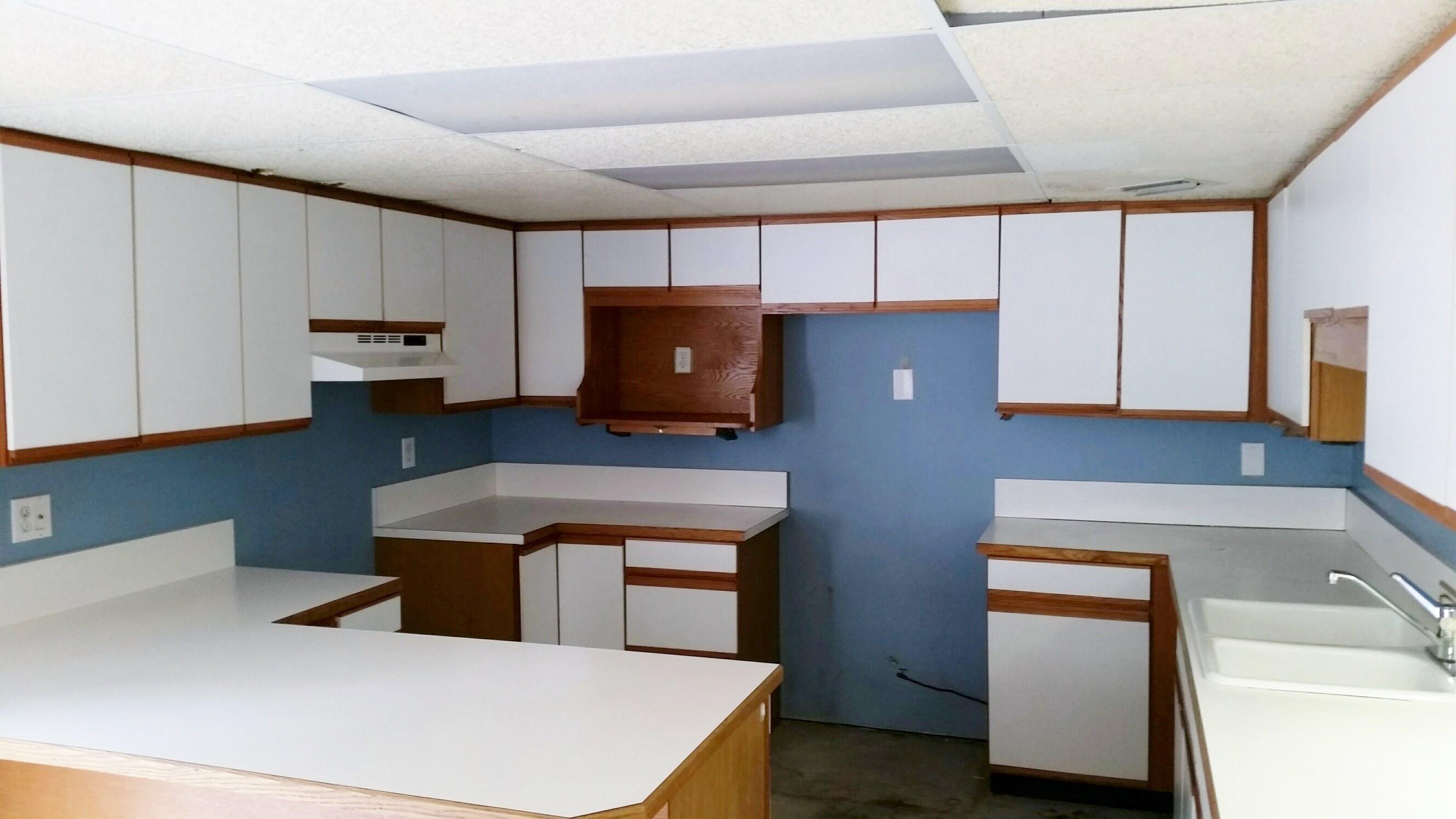 17 West Riverside Drive Jupiter, FL 33469 - Photo 5 of 24 Kitchen
