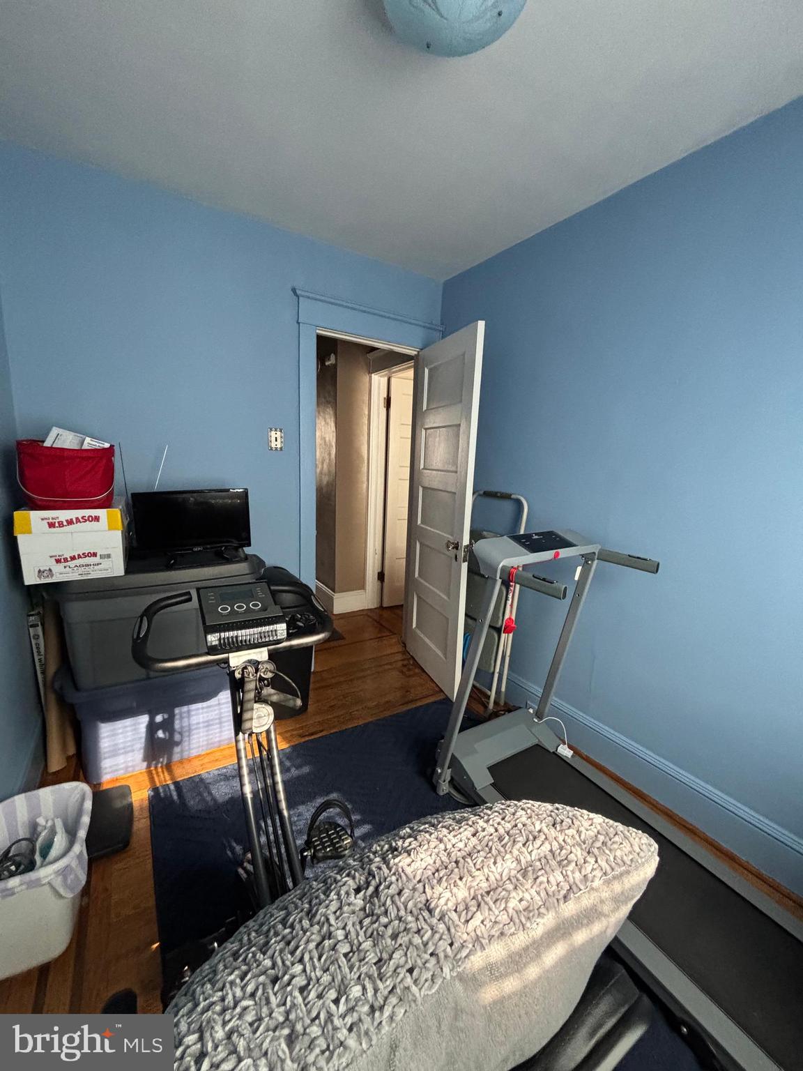804 Kenmore Road Philadelphia, PA 19151 - Photo 22 of 28 a workspace with furniture and window