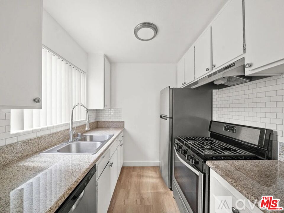 223 Shell Street, Unit 223 Manhattan Beach, CA 90266 - Photo 2 of 6 Gallery Image 2