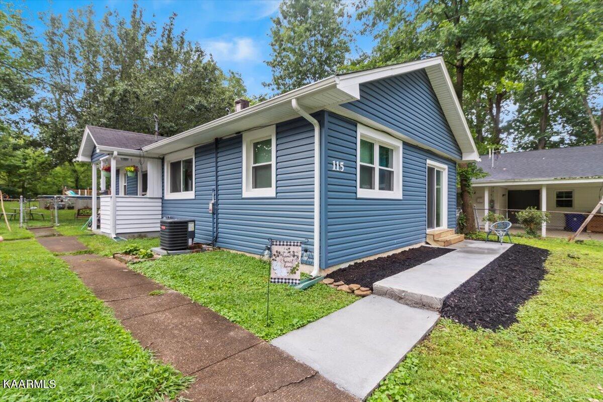 115 Goucher Circle Oak Ridge, TN 37830 - Photo 1 of 25 01-IMG_8818